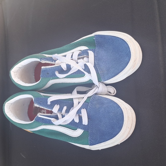 VANS - Picture 1 of 4